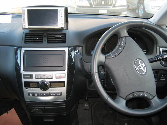 2005 Toyota Ipsum