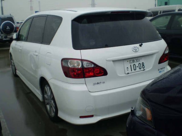 2005 Toyota Ipsum