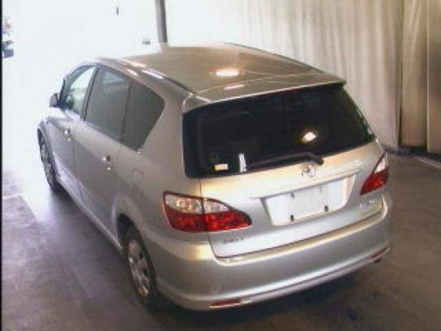 2005 Toyota Ipsum