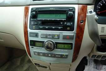 2005 Toyota Ipsum Pics