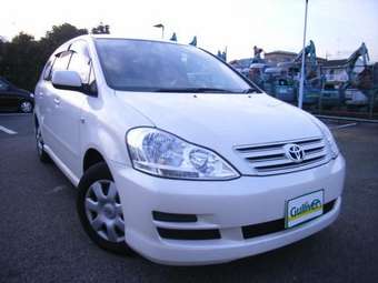 2005 Toyota Ipsum Photos