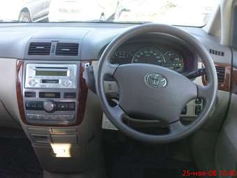 2005 Toyota Ipsum Pictures