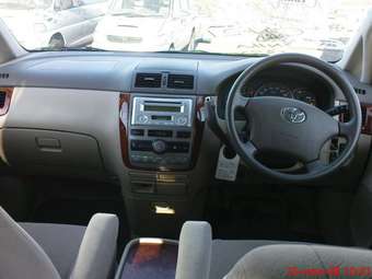 2005 Toyota Ipsum Pictures