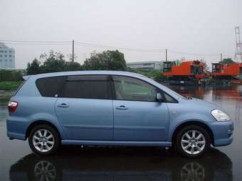 2005 Toyota Ipsum Photos