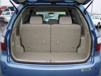 2005 Toyota Ipsum Pics