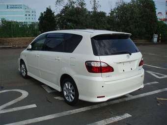 2005 Toyota Ipsum Pictures