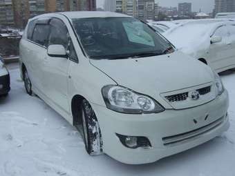 2005 Toyota Ipsum Photos