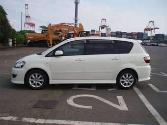 2005 Toyota Ipsum Photos