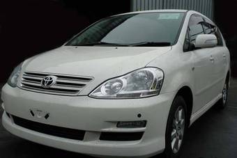 2005 Toyota Ipsum Photos