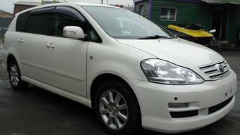 2005 Toyota Ipsum Pictures