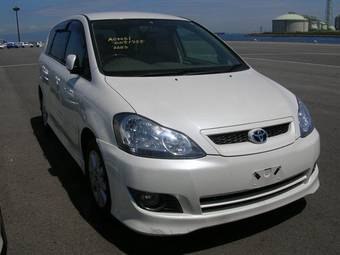 2005 Toyota Ipsum Photos