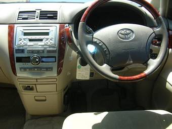2005 Toyota Ipsum Photos