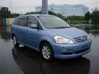2005 Toyota Ipsum Photos