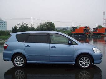 2005 Toyota Ipsum Pictures