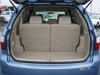 2005 Toyota Ipsum Pictures