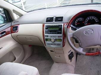 2005 Toyota Ipsum Pictures