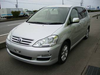 2005 Toyota Ipsum Photos