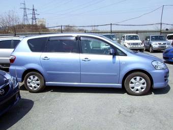 2005 Toyota Ipsum Photos