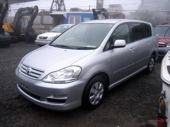 2005 Toyota Ipsum Pictures