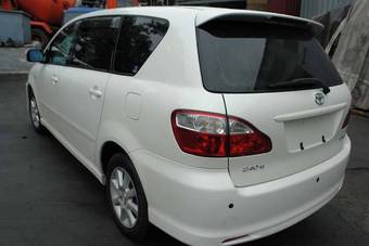 2005 Toyota Ipsum Pictures