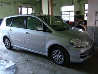 2005 Toyota Ipsum Pictures