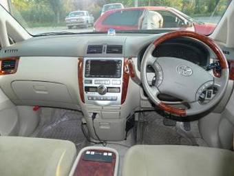 2005 Toyota Ipsum Pictures