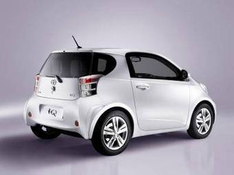 2009 Toyota iQ Images