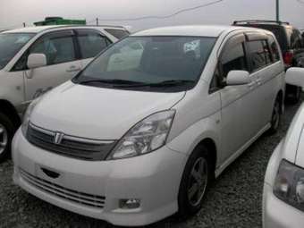 2004 Toyota Isis For Sale