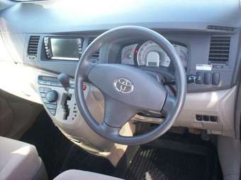 2004 Toyota Isis For Sale