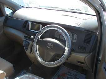 2004 Toyota Isis For Sale