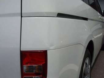 2004 Toyota Isis Pictures