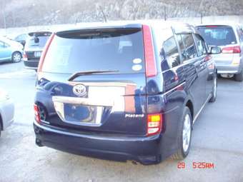 2004 Toyota Isis Pictures