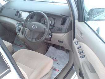 2004 Toyota Isis For Sale