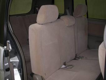 2004 Toyota Isis Pictures