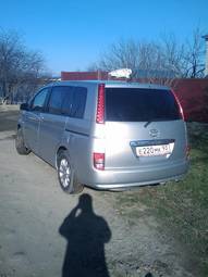 2004 Toyota Isis Photos