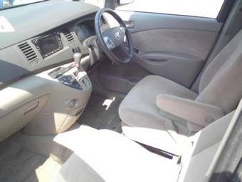 2004 Toyota Isis For Sale