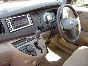 2004 Toyota Isis Wallpapers