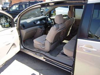 2004 Toyota Isis For Sale