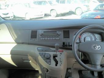 2004 Toyota Isis For Sale