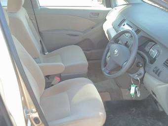 2004 Toyota Isis For Sale