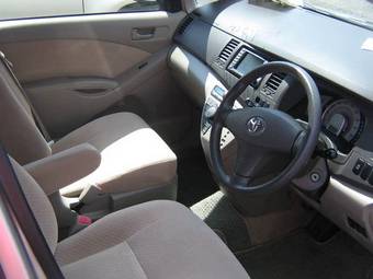 2004 Toyota Isis For Sale