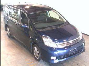 2005 Toyota Isis Pictures