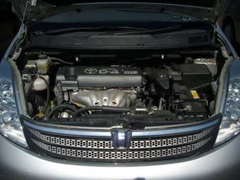 2005 Toyota Isis Pictures