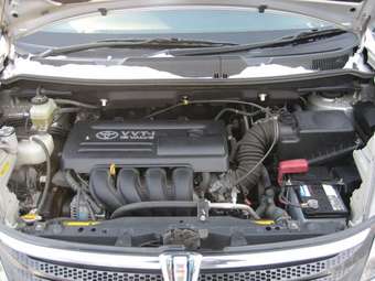 2005 Toyota Isis Pictures
