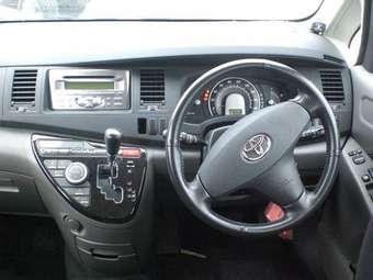 2005 Toyota Isis For Sale