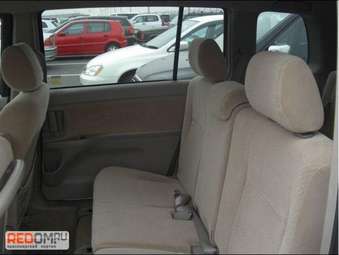 2005 Toyota Isis Photos