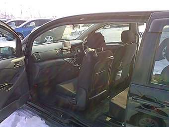 2005 Toyota Isis Pictures