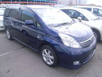 2005 Toyota Isis Pictures