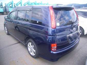2005 Toyota Isis Pictures