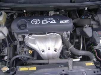 2005 Toyota Isis Pics